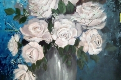Rózsák szürke vázában
